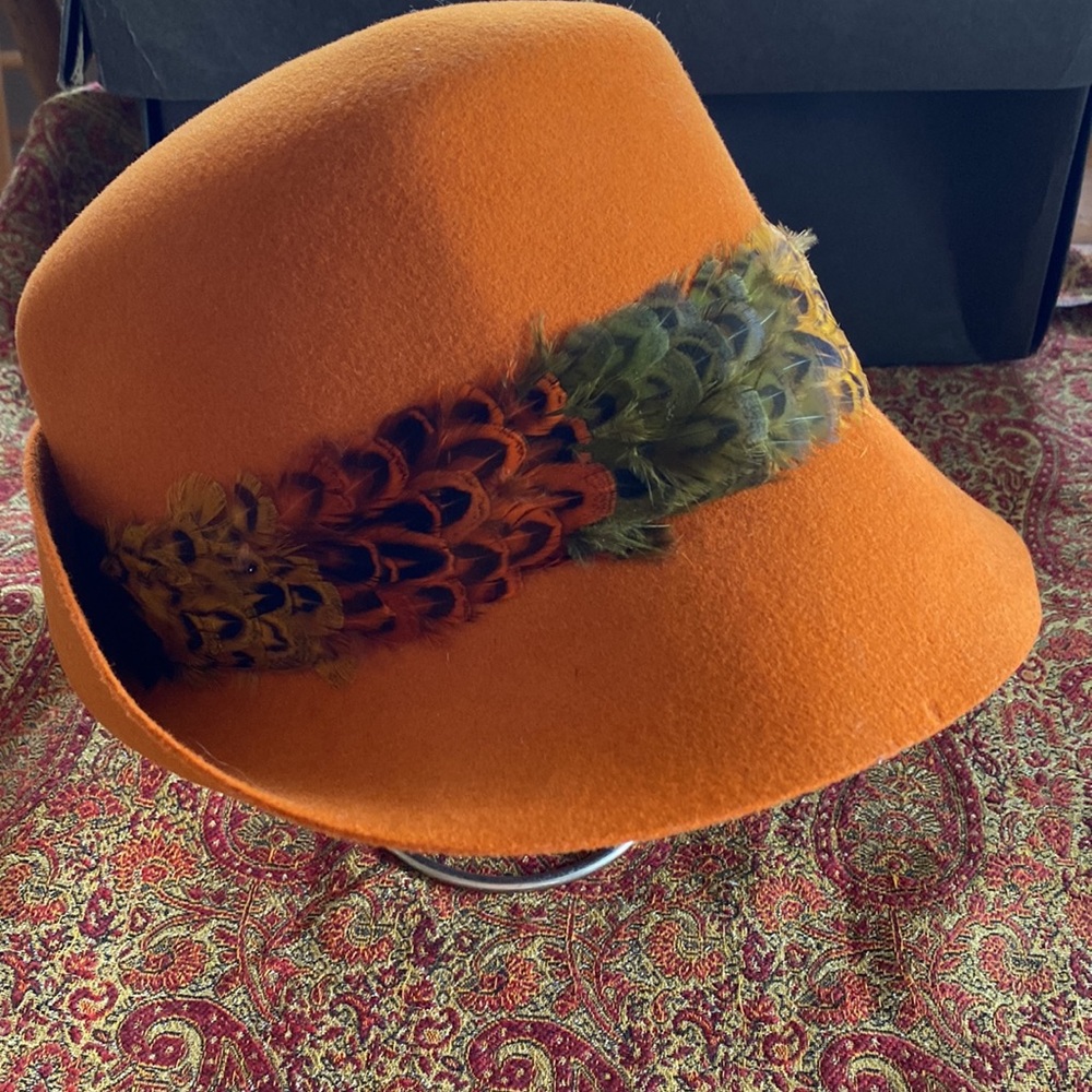 1969 Miss Eileen USA orange wool woman’s hat with feathers in original hat box